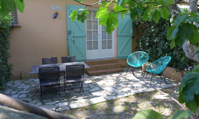 Saint-Tropez Apartment | Saint Tropez, apartment 150 m from the bouillabaisse beach.