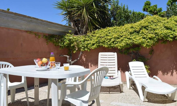 La Nartelle Apartment | Sainte-Maxime: renovated studio for 2 with air con, garden and parking