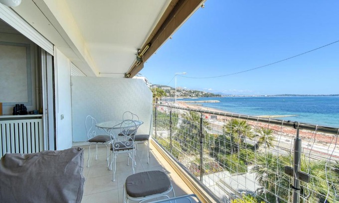 Pointe Croisette Apartment | Sea View Flat, beach access by GuestReady