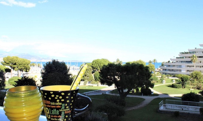 Villeneuve Loubet Beach Apartment | Seafront 2-Bedroom Apartment with Garden & Port Views, 10min to Train, Near Shops & Market