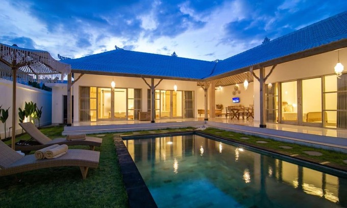 Sunset Road Villa | Simple & Magical Villas PRAYA