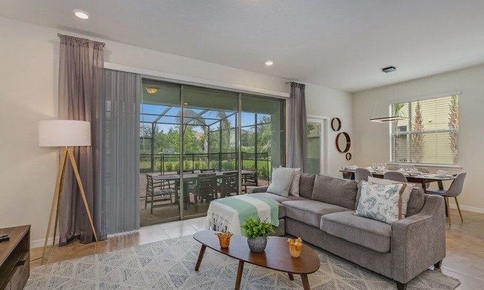 Briargrove House | Solterra Sleep 12 Next Disney Water Slides/Cabanas & More