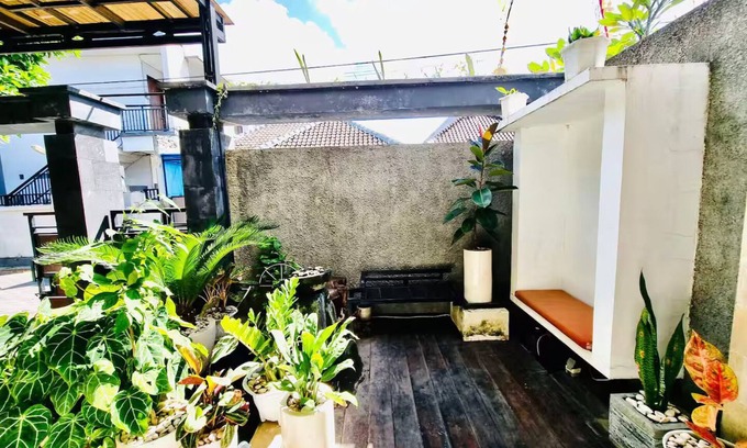 Imam Bonjol Apartment | Spacious 3-Bedroom House with Easy Access
