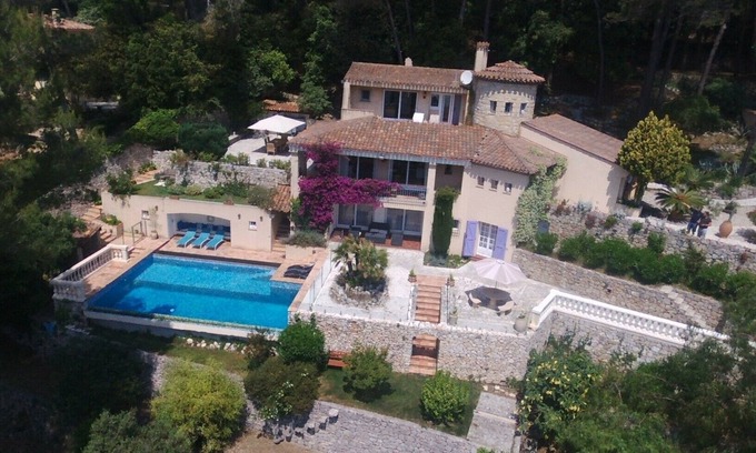 Le Cannet Villa | Spectacular hilltop villa near Cannes overlooking the Cap d’Antibes