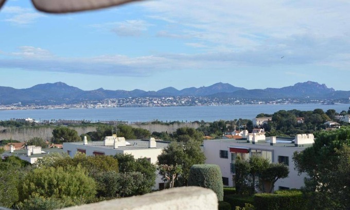 Saint-Aygulf Apartment | St-Aygulf : Mezzanine 4 pers, terrasse, parking, lave-linge, animaux bienvenus - FR-1-226A-13