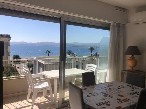 Saint-Raphael Apartment | Studio Climat. avec Balcon Proche Plage et Commerces, Wi-Fi Gratuit - FR-1-466A-27