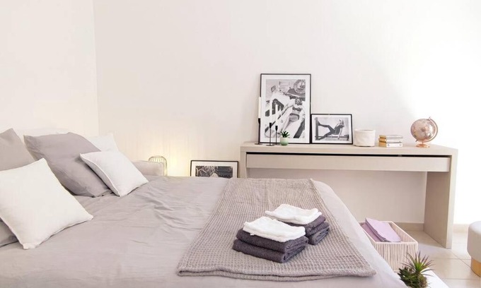 Prado - Republique Apartment | studio ensoleille cœur de ville frgk