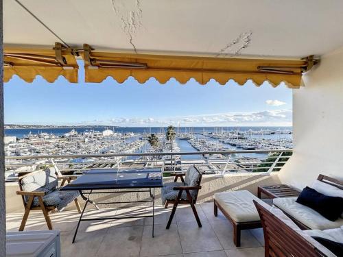 Golfe Juan Apartment | Studio FRONT DE MER