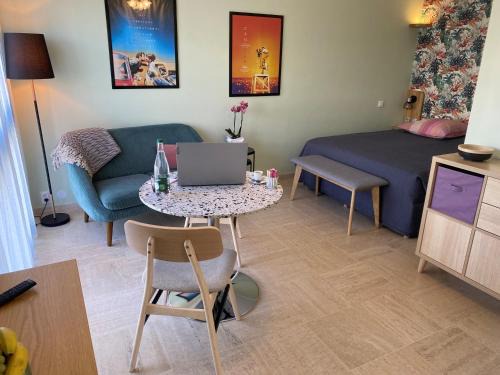 Cannes Apartment | Studio Mimosa Croisette