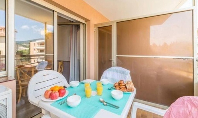 Sainte-Maxime City Centre Apartment | Studio MyLooka