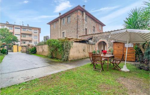 Camaiore Apartment | Stunning Apartment In Camaiore With Kitchen
