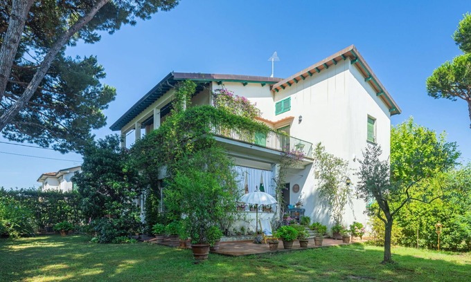 Lido di Camaiore House | Stunning private villa for 6 people with WIFI, TV and patio