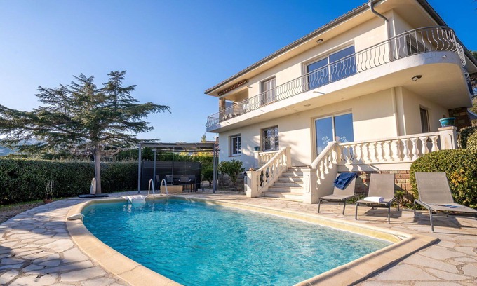 Saint-Aygulf House | Stunning private villa for 10 people with private pool, WIFI, TV, terrace and pets allowed