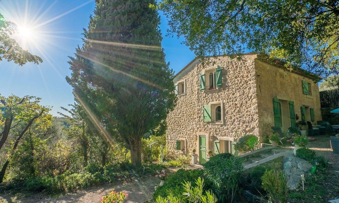 Chateauneuf-Grasse House | Stunning private villa for 6 people with private pool, WIFI, TV, patio and pets allowed
