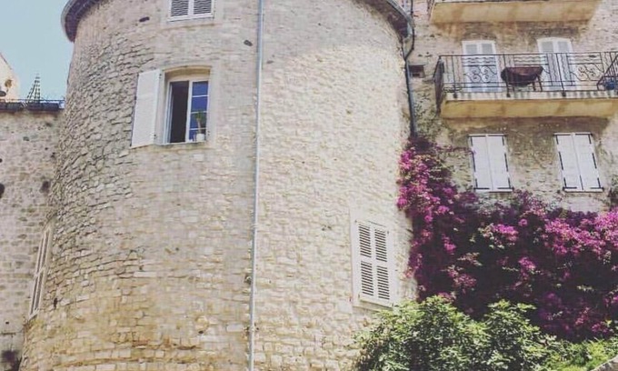 Antibes Old Town Apartment | Stunning, Upmarket and Newly furnished Apartment nearby all Major Attractions