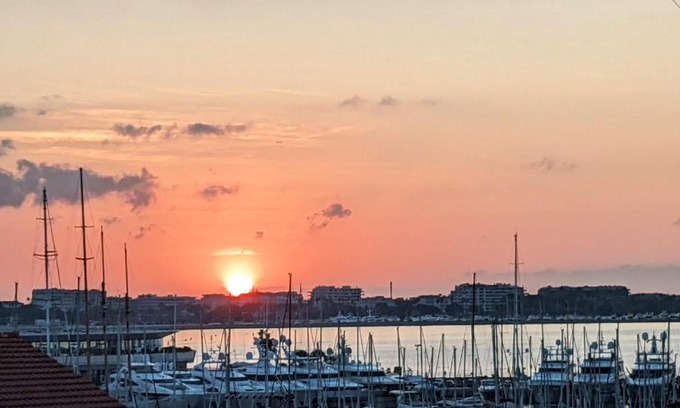 Le Suquet Apartment | SUNRISE BALCONY