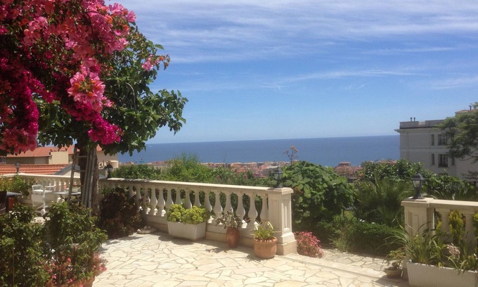 Menton Apartment | Superb Panoramic sea and mountain facing south Very quiet