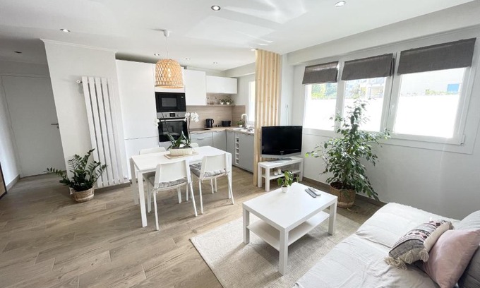 Prado - Republique Apartment | Superbe appartement 3 pièces centre de cannes pied