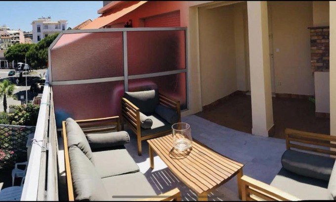 Juan-les-Pins Apartment | Superbe appartement dernier étage avec 2 terrasses en plein centre