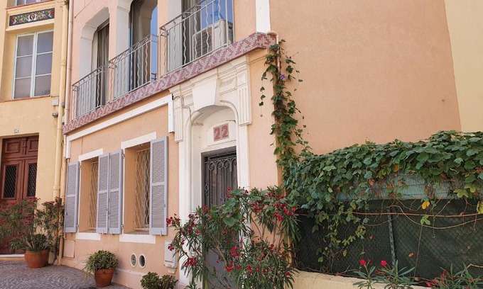 Le Suquet Apartment | Suquet 22 – 2 Pièces, Cannes Cœur Historique, Calme, Plage à 300m, Parking
