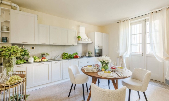 Lucca Historical Center Apartment | The Arnolfini Portrait Apartment
