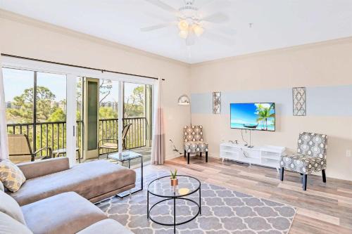 West Kissimmee House | Upscale 3BR Near Disney - Pool and Hot Tub!