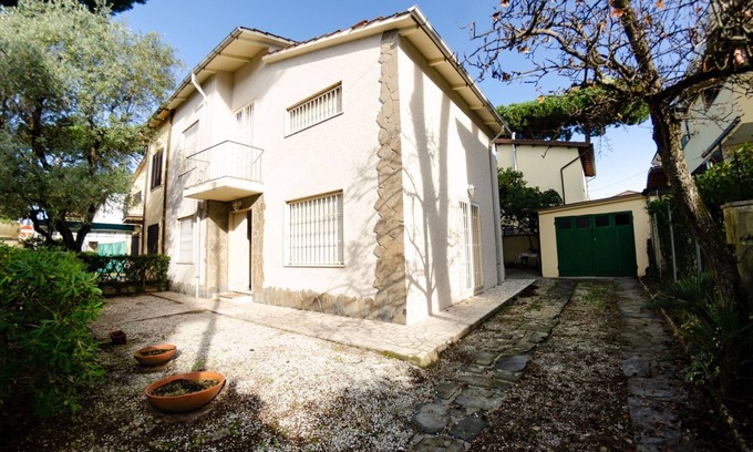Lido di Camaiore House | Vacation Home in Lido Di Camaiore with 4 bedrooms sleeps 8