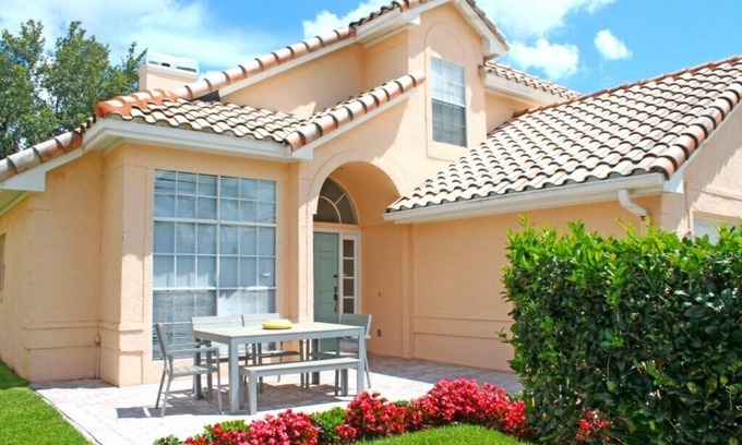 Ventura House | Ventura Place Country Club Home