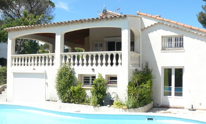 Saint-Aygulf House | Very beautiful VILLA 300 m beaches, air-conditioned, covered terrace, barbecue,