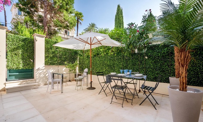 California - Pezou Apartment | Very nice 2 bedroom, 2 bathroom apartment with terrace a few steps from the central Rue d'Antibes - 1783
