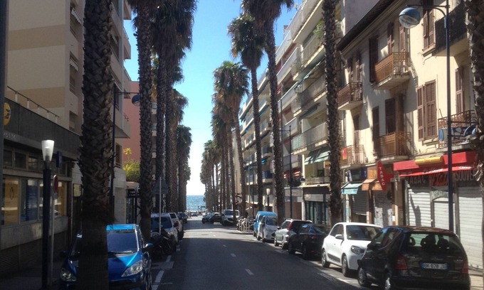 Juan-les-Pins Apartment | Very nice studio 300 meters from the beach
