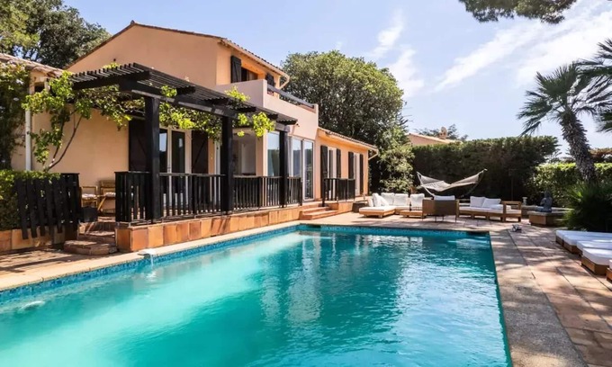 La Roquette-sur-Siagne Villa | VILLA 5 bedrooms, sauna, swimming pool and sea view.