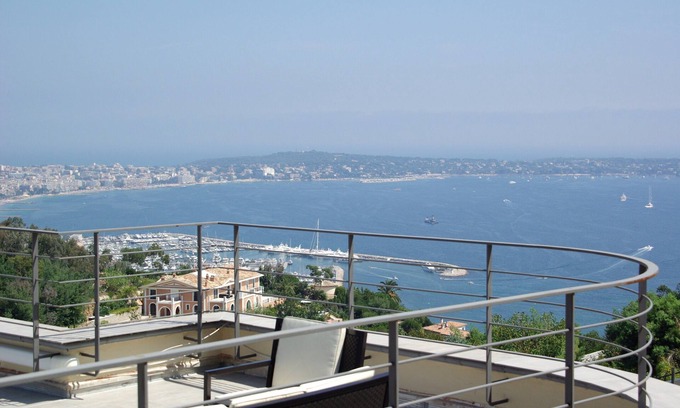 Vallauris Villa | Villa Alamp-Super Cannes-Sea view-min 4 nts-4 up 7 rooms-roof top- swimming pool