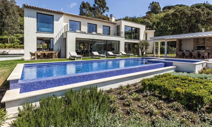 La Croix-Valmer Villa | Villa Colibri is a magnificent designed contemporary residence