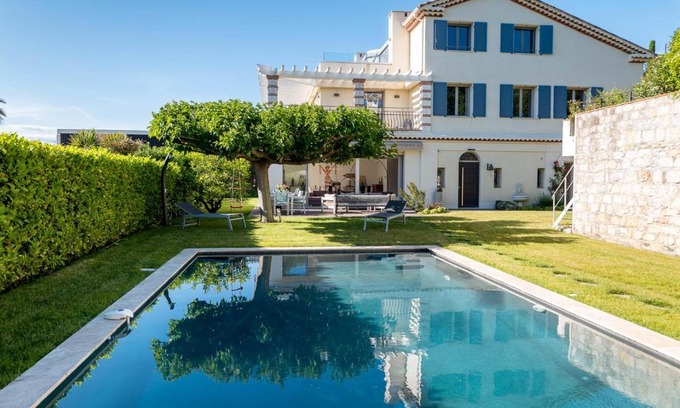 Cap-d'Antibes Villa | Villa de luxe vue mer Cap d'Antibes