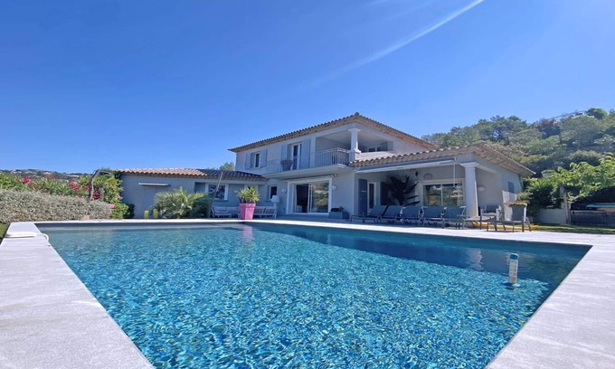 La Nartelle House | Villa for 10 people (8 adults max) - Private swimming pool - Air conditioning - WiFi - Golf view.