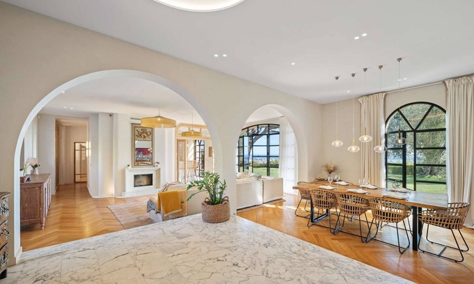 La Croix des Gardes House | Villa Grand Largue