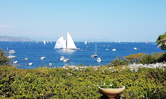 Saint-Tropez Villa | Villa in Saint Tropez in a large park right on the water