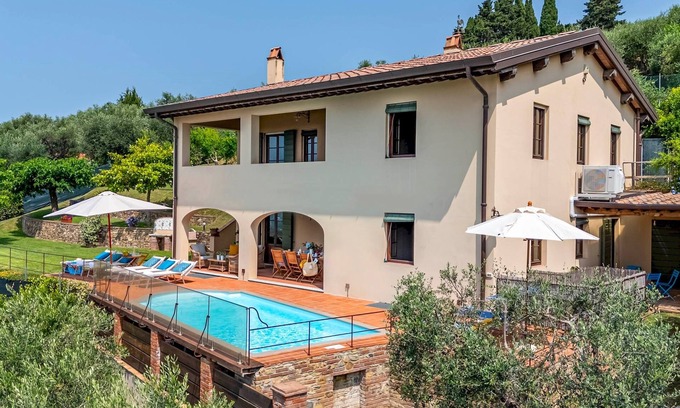 Corsanico Villa | Villa Jasmine 8, Emma Villas