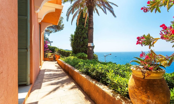 Mont Boron Villa | VILLA REVE D'AZUR VI4353 bY Riviera Holiday Homes