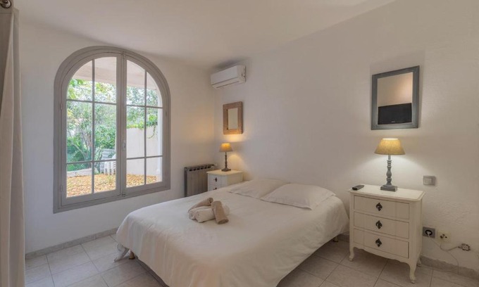Saint-Laurent-du-Var Apartment | Villa REYOSAM, 6 chambres, Piscine & Hammam