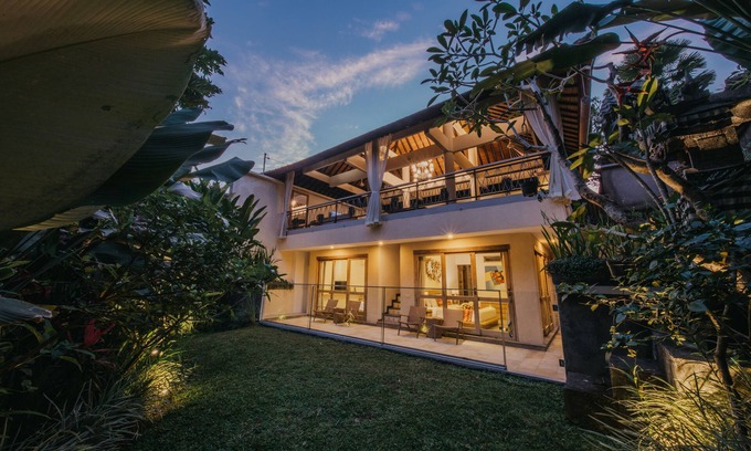 Melayang Villa | Villa Santana ★ Deluxe Villa with huge living area and fast wifi
