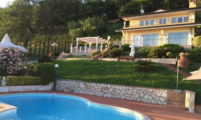 Corsanico Villa | Villa Sophia