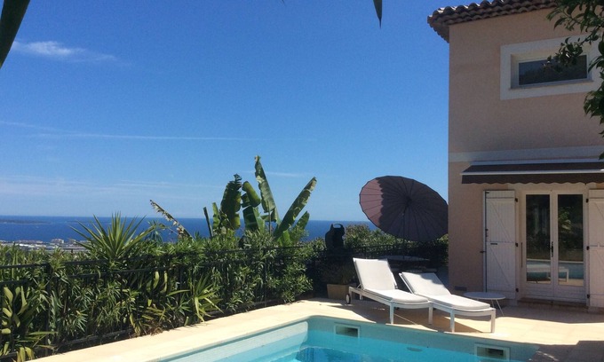Mandelieu-La-Napoule Villa | Villa Spacieuse 160m2 Piscine Privée Climatisée Vue Mer Imprenable Wifi Gratuite