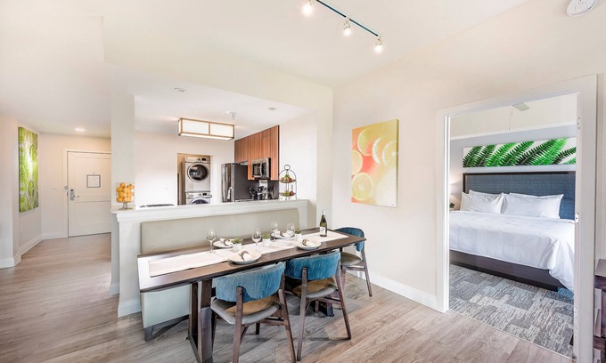 Four Corners Condo | Water Park On-Site | Shuttle to Disney World