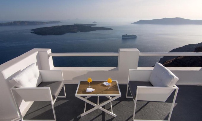 Imerovigli House | White Rook Suite by Caldera Houses