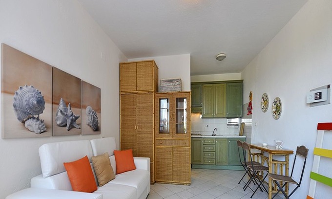 Sant' Andrea Apartment | With Furnished Terrace and Close to the Beach - Apartment Denise 1