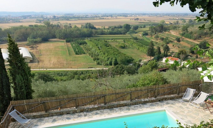 Cascine-La Croce Villa | Wonderful private villa for 9 people with private pool, A/C, WIFI, TV, terrace and pets allowed