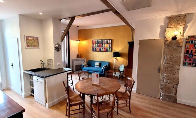 Quartier du Port Apartment | Ze Perfect Place Garibaldi & Bonaparte - Apartment 3 Bdrms - AC - Balcony