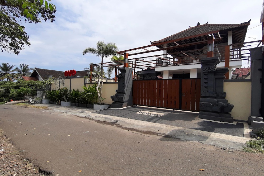 Pekutatan Hotel | OYO 915 Villa Sari